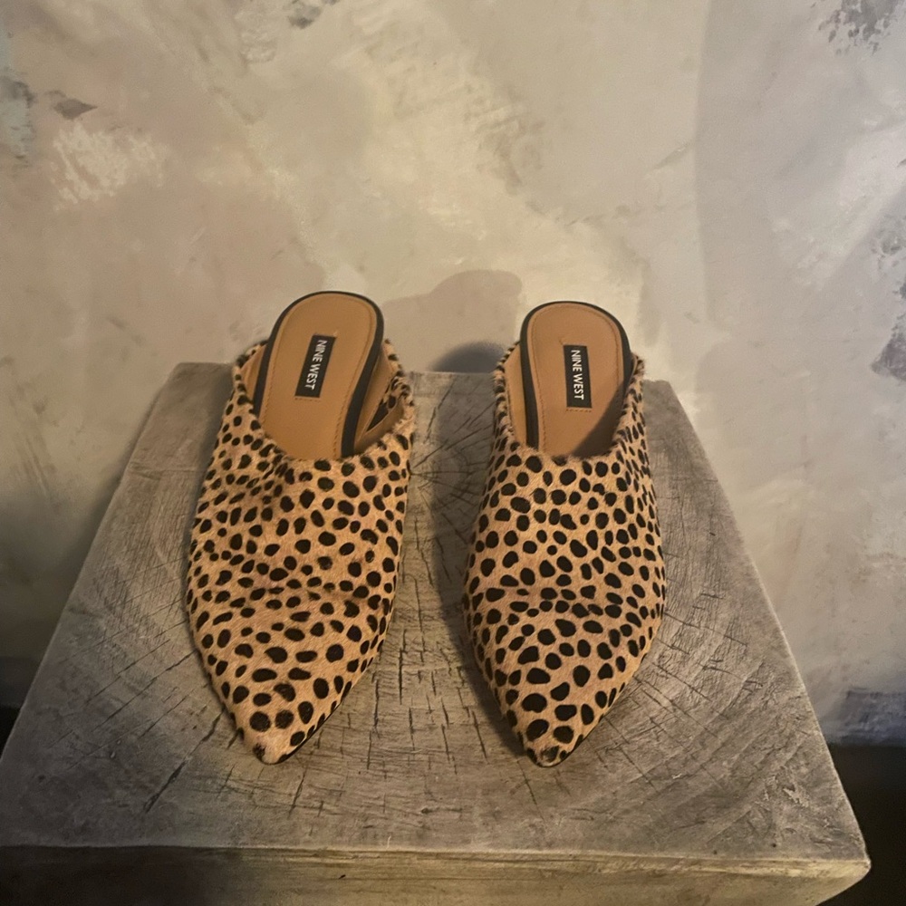 Nine West Spotted Tan and Black Mules - Picture 4 of 7